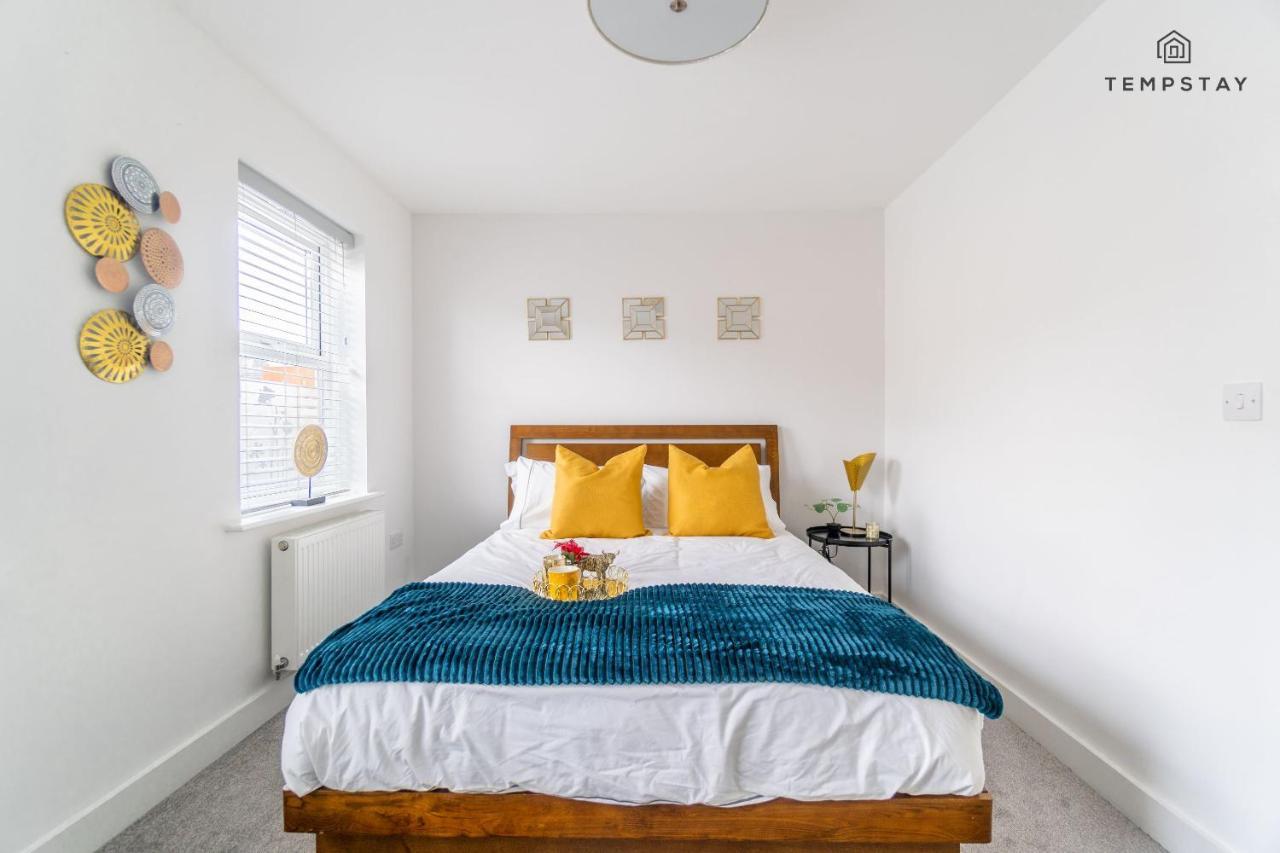 Stylish 4 Bed Family Home At Madejski, Reading University Экстерьер фото