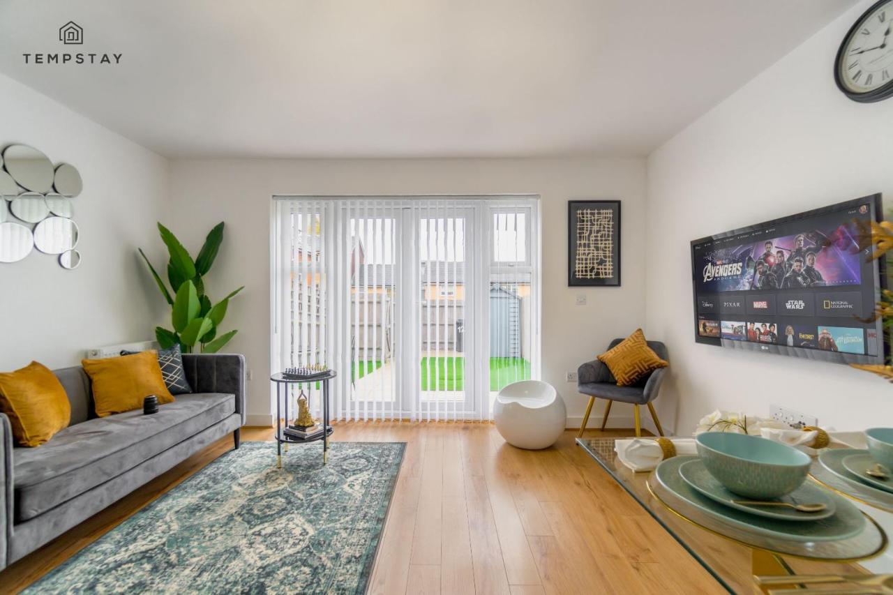 Stylish 4 Bed Family Home At Madejski, Reading University Экстерьер фото